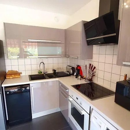 Appartement 2p Neuf, Piscine, 5 Min Mer, Tennis, Wifi Parking - A Louer *