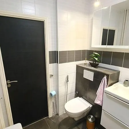2p Neuf, Piscine, 5 Min Mer, Tennis, Wifi Parking - A Louer * Antibes