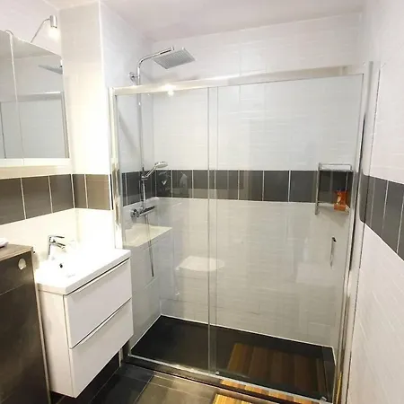 2p Neuf, Piscine, 5 Min Mer, Tennis, Wifi Parking - A Louer Appartement